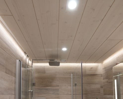 Belysning i badrummet under en VVS-renovering bidrog till atmosfären