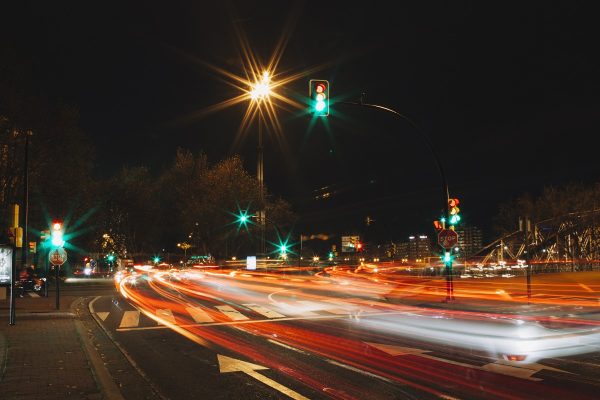 Användning av LED-lampor på vägskyltar och signaler för att öka säkerheten