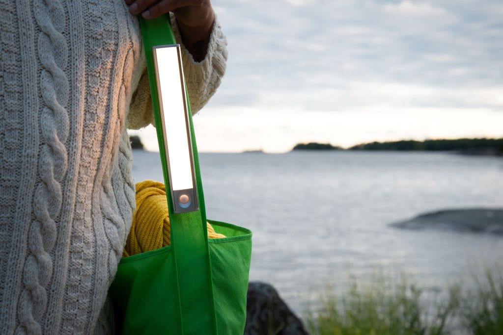 Wanda på språng, fäst vid en väskrem LedStore.fi